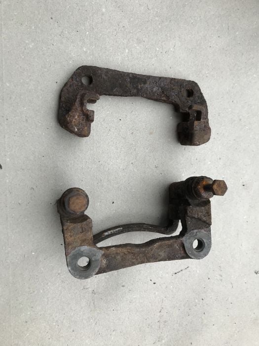 Suzuki samurai jimny jarzmo  zacisku hamulcowego