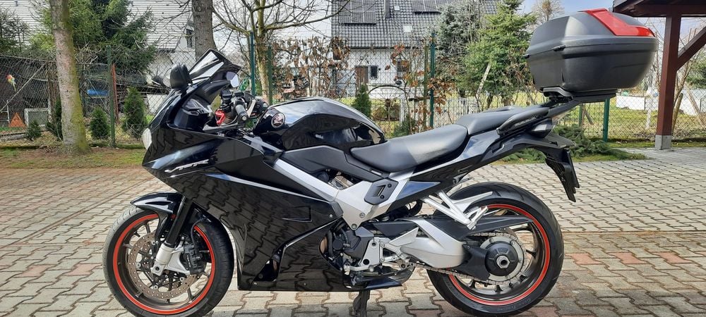 Honda VFR 800 gotowa do sezonu, bezwypadkowa, doposażona