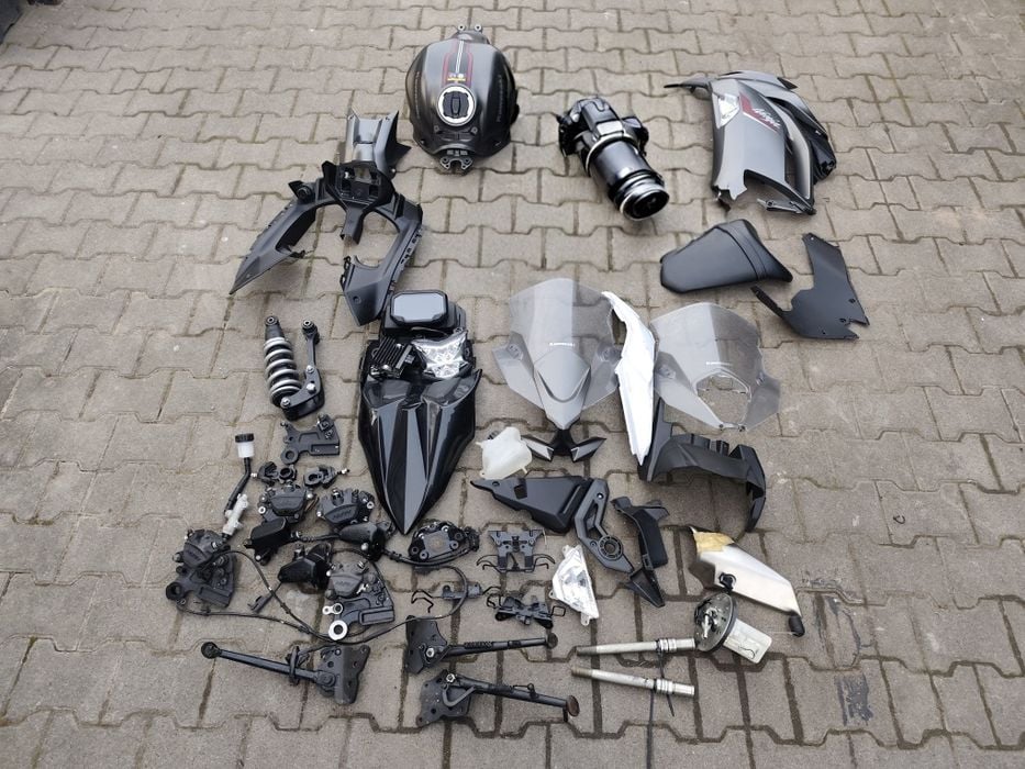 Kawasaki Ninja 650 Z650 Osłona  plastik owiewka set tłumik kolektor set zacisk ośka silnik pompa podnóżek dźwignia stopka