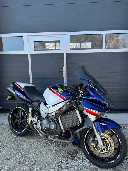 Honda Vfr 800 02 rok