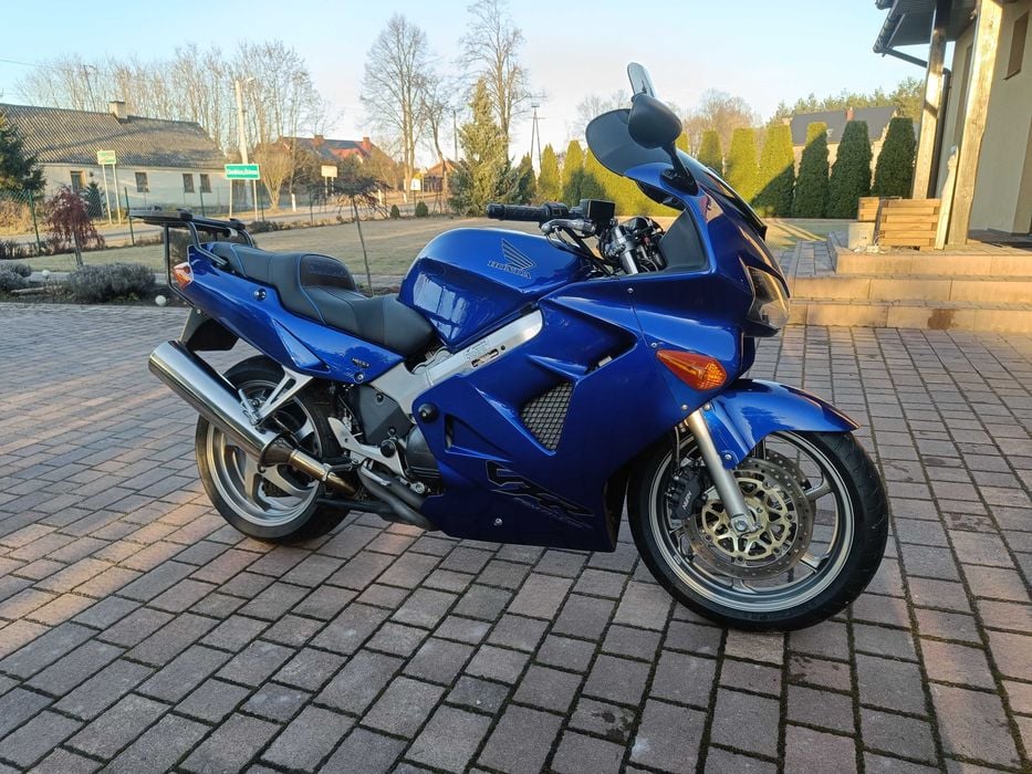 Honda VFR 800 fi RC46 !Rezerwacja!