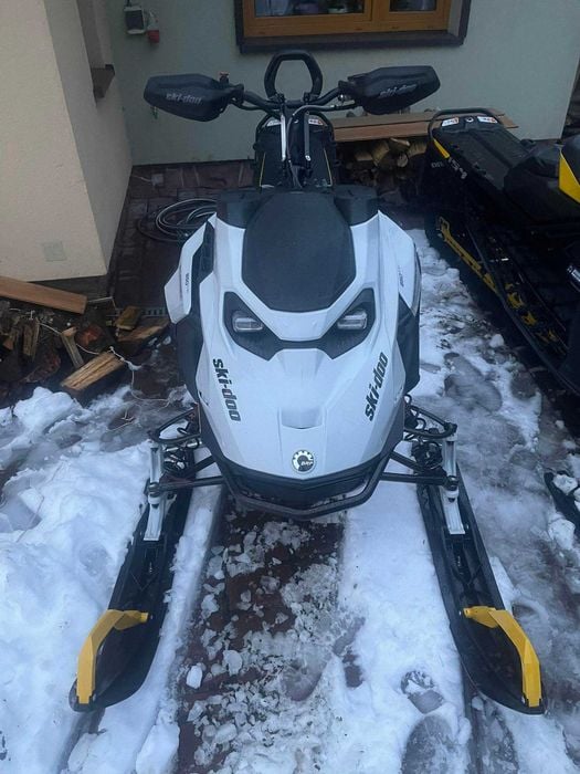 Skuter śnieżny Ski doo  summit 154 -nowy 0km , szary-czarny