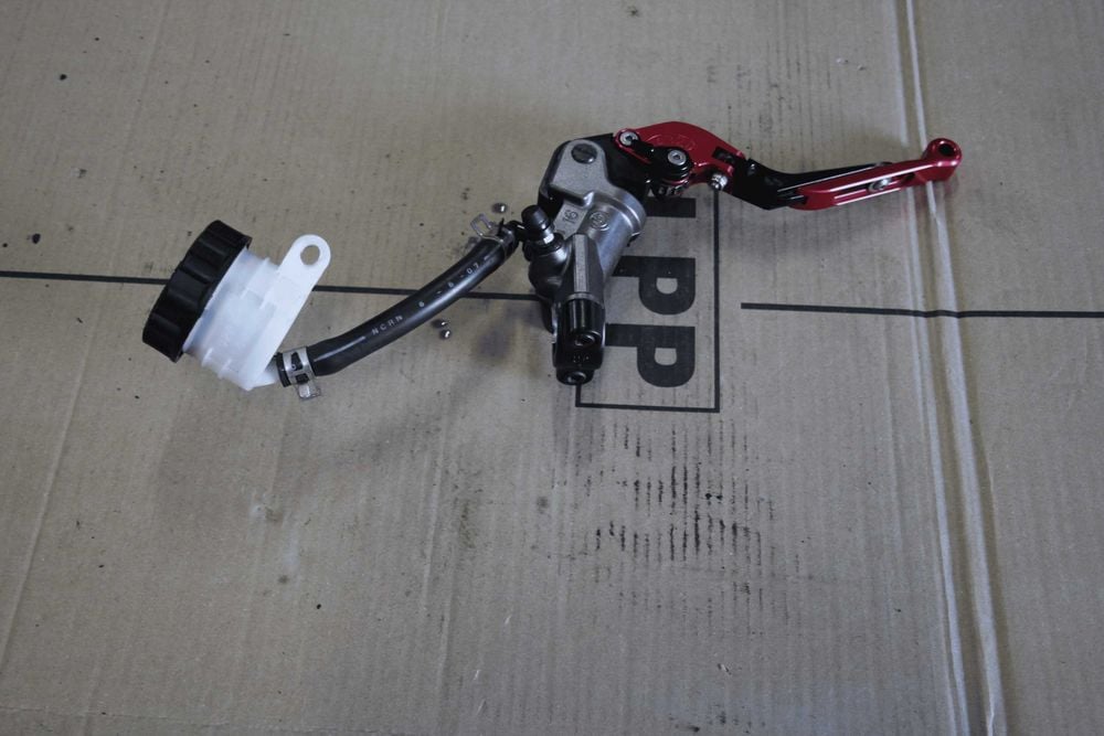 Pompa Hamulcowa Przód Przednia OEM Brembo 16 Yamaha R1 RN19 R6 5SL RJ09