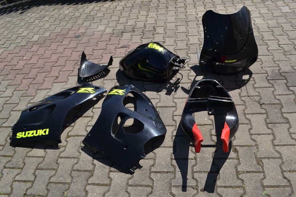 suzuki gsxr 600 srad owiewki czacha bok lampa przód zegary stelaż szyba ogon bak