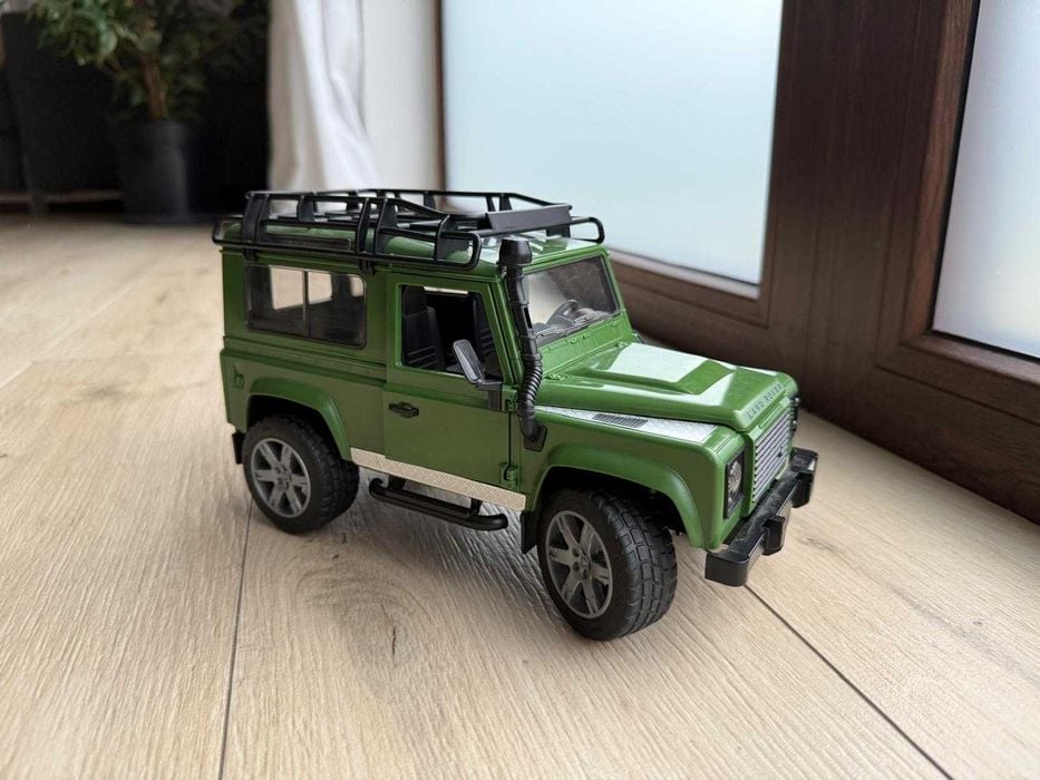 bruder land rover defender