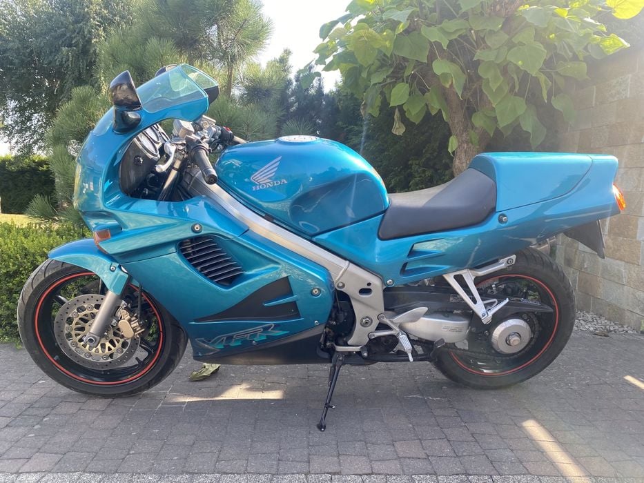 Honda VFR 750 RC36  idealna 33tyś.km klasyk