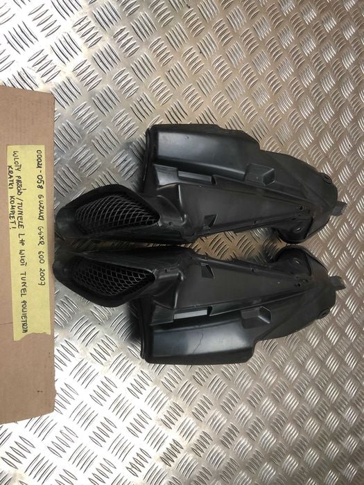 Suzuki GSX-R 600 700 K6 K7 Wloty Przód Tunele Wlot Prawy Lewy Kratki