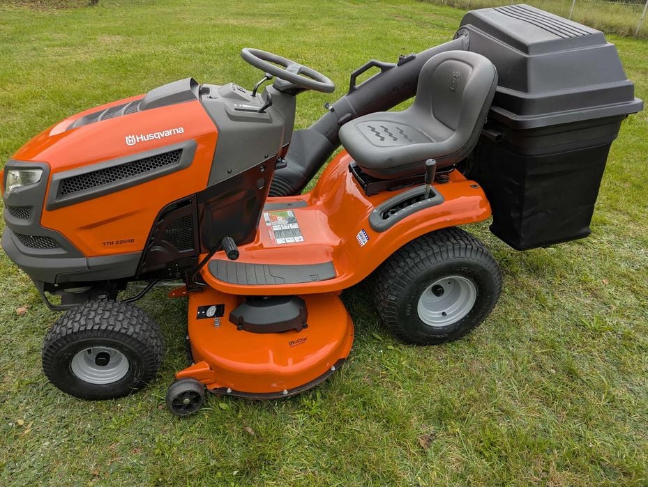 Traktorek Husqvarna YTH 22V