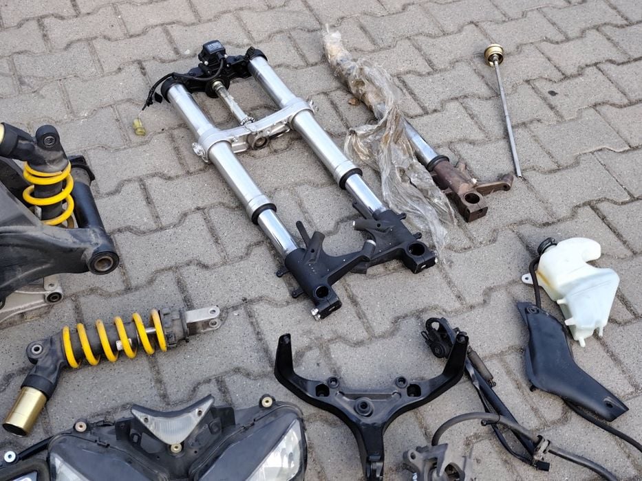Honda CBR1000r sc57b zawieszenie przednie amortyzatory półka