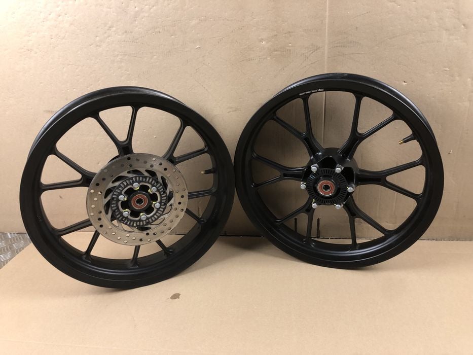 Aprilia Tuono 125 Felgi Felga Przód Tył + Tarcza Hamulcowa