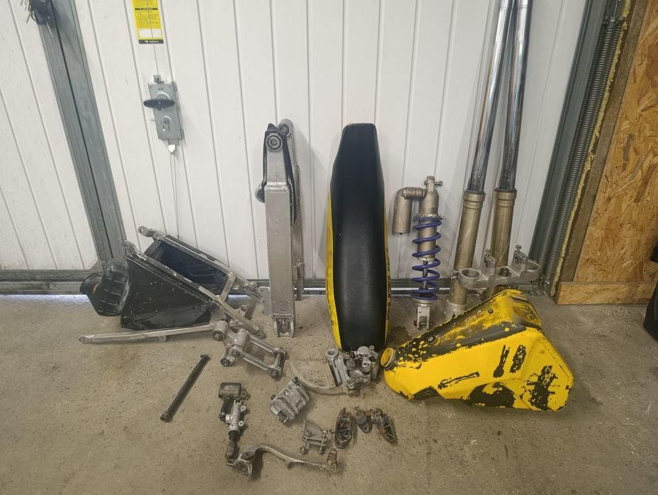 Suzuki RM 125/250 części amortyzator kiwak wahacz zbiornik  części