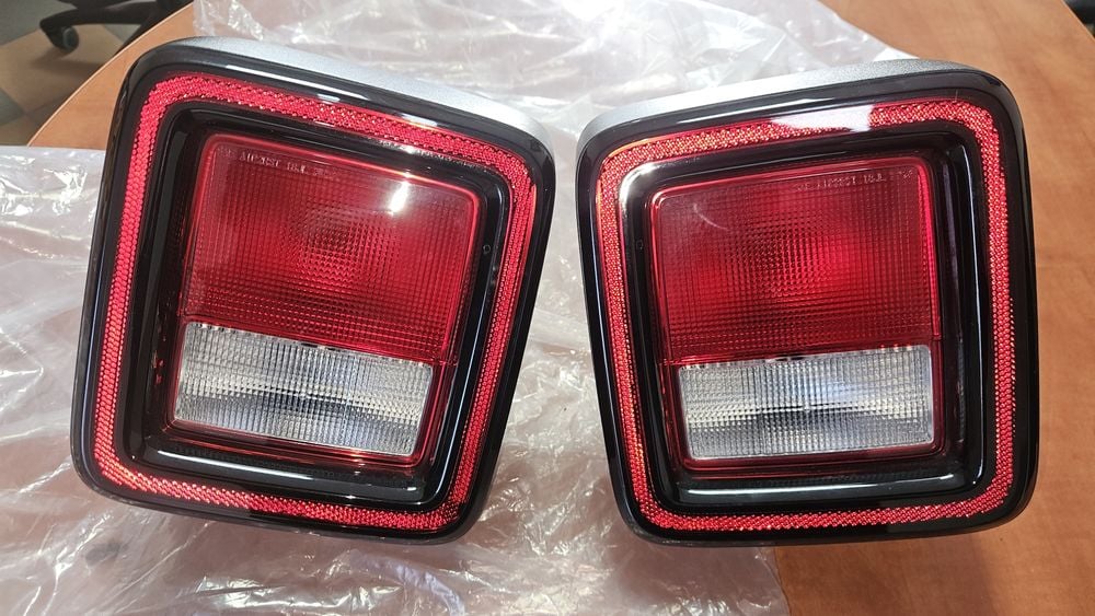 Jeep Wrangler lampy tyl stan idealny
