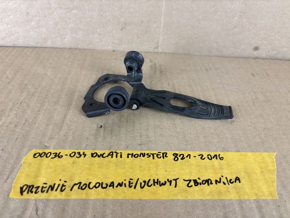 Ducati Monster 821 Przednie Mocowanie Uchwyt Zbiornika Baku 2016 Guma