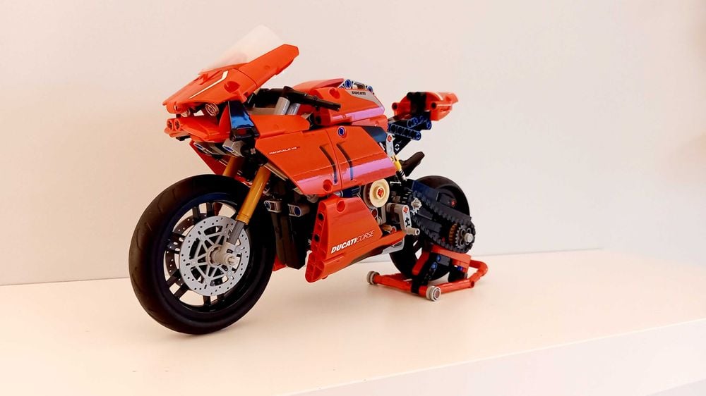LEGO® 42107 Technic - Ducati Panigale V4 R