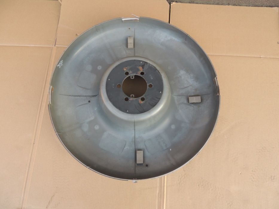 Osłona wewnętrzna na koło zapasowe Nissan Patrol GR IV 4 97,98,99-03