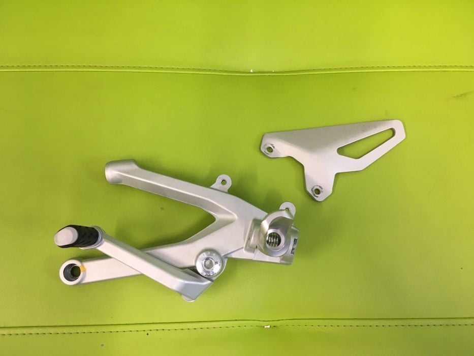 Set lewy podnóżek Ducati Panigale V4 V4S