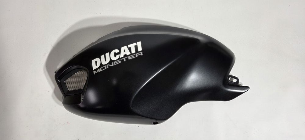 Ducati Monster 696 796 osłona baku owiewka pokrywa NOWA oem