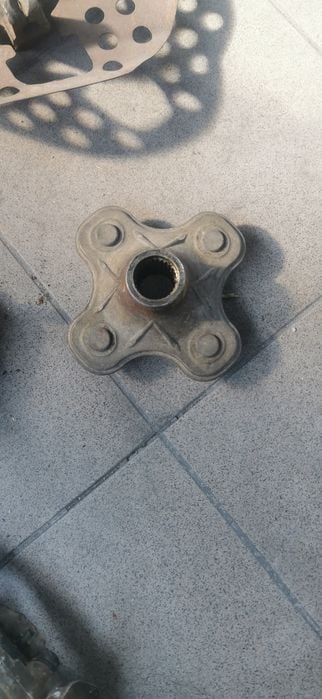 Piasta tył Yamaha grizzly 660 lewa i prawa