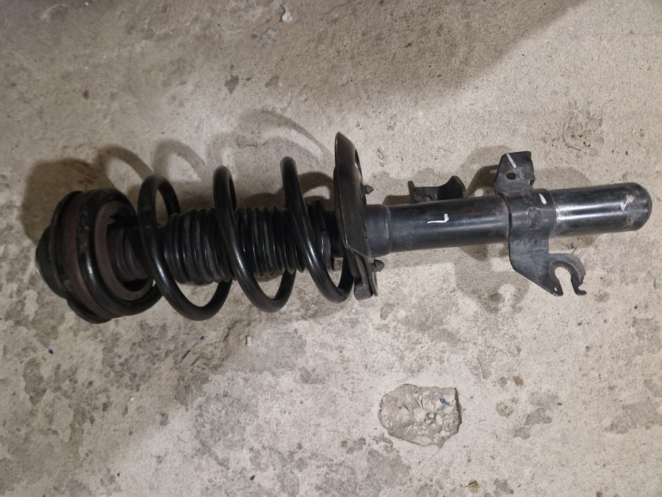 Amortyzator ze sprężyna  jeep cherokee kl 2020