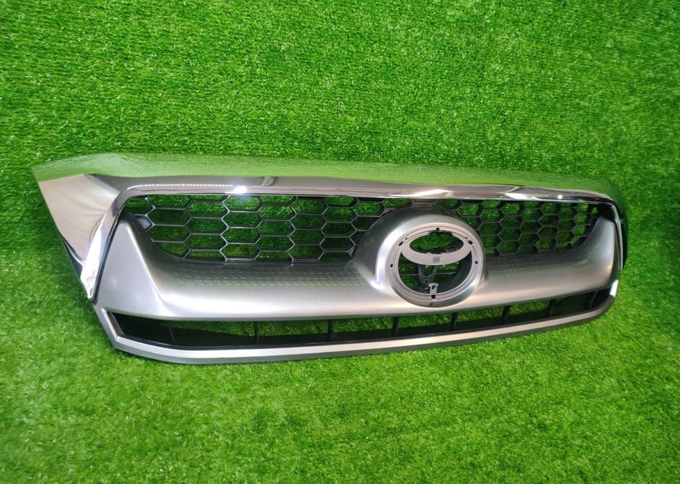 Atrapa Gril Grill Chrom Satyna Toyota Hilux 2009-