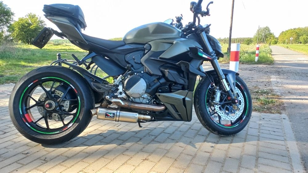 Ducati Streetfighter V2 Na gwarancji