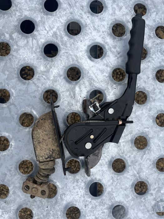 Suzuki Jimny ręczny rączka dźwignia hamulec