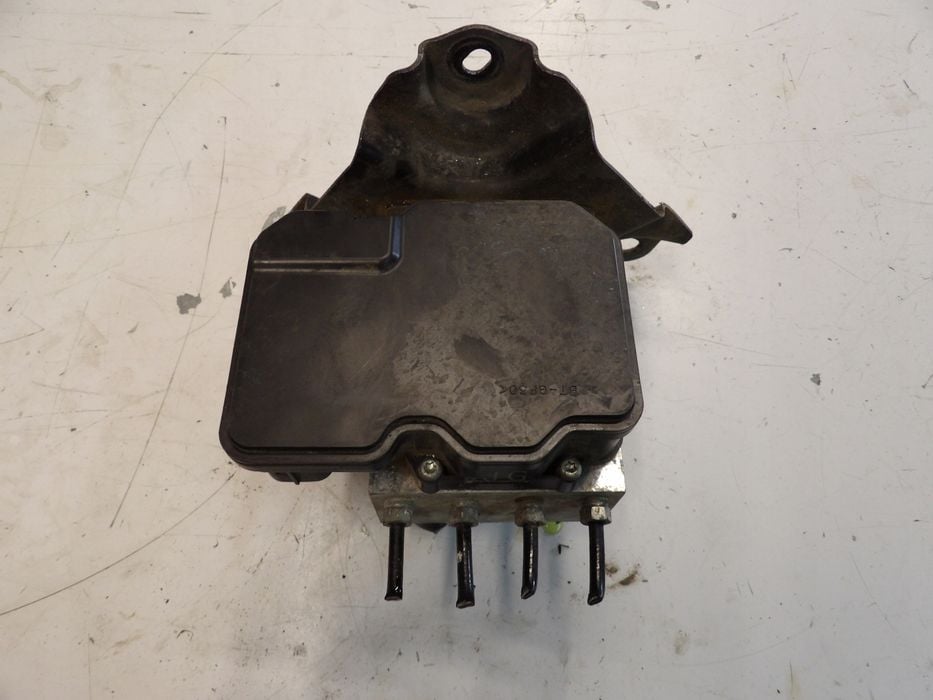 pompa abs 89541-71470 toyota hilux 2015-