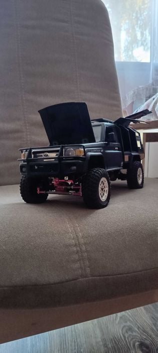 Model RC skala 1/12 TOYOTA Land Cruiser mn82