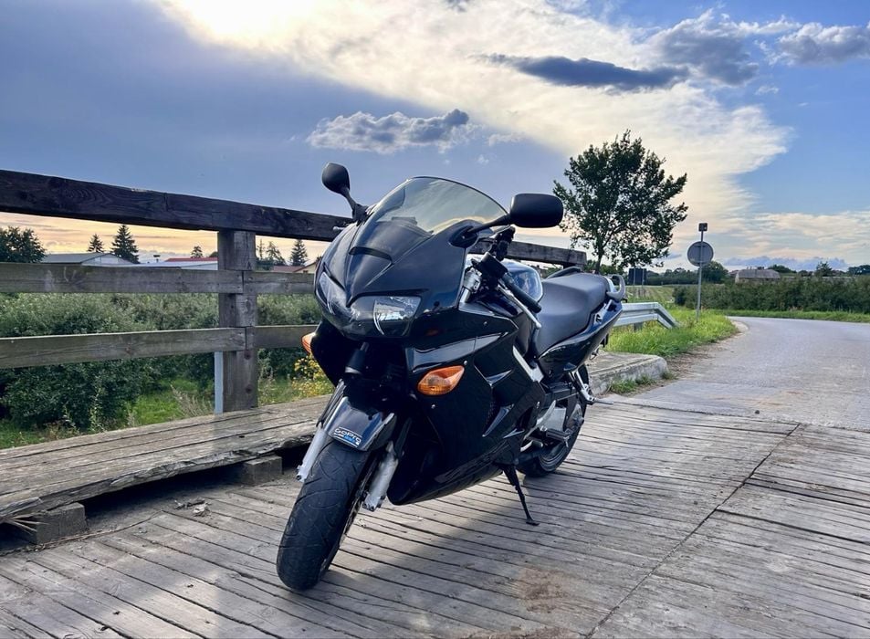 Sprzedam  Honde VFR 800