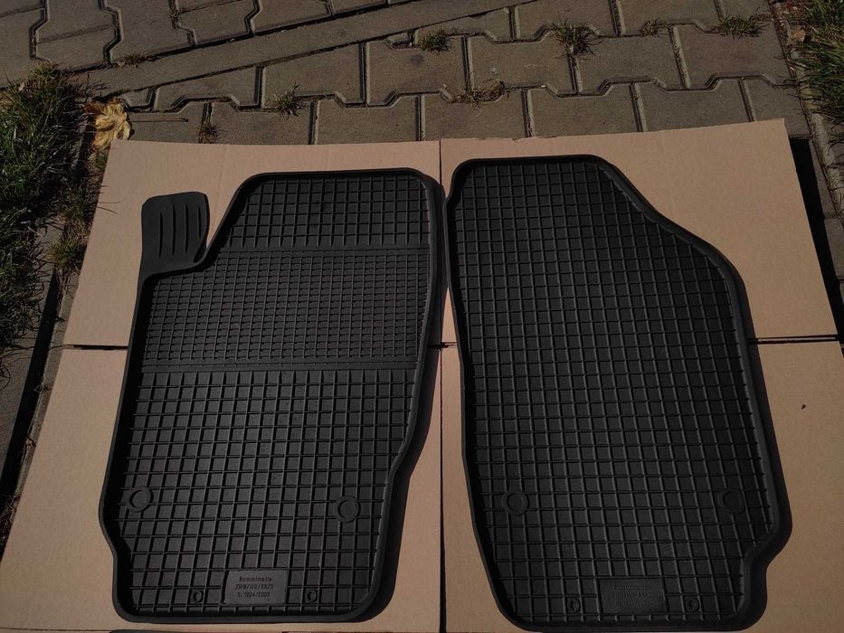 TOYOTA HILUX VI NOWE Dywaniki PRZÓD gumowe dopasowane korytka