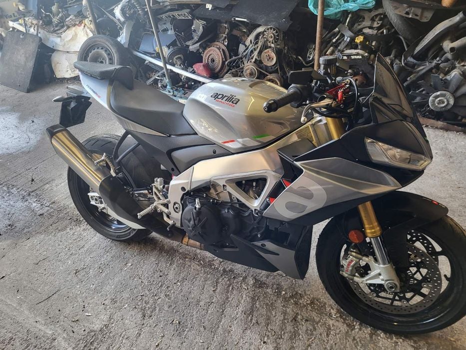 Aprilia tuono 1100 V4 silnik lagi owiewki czacha licznik lampa