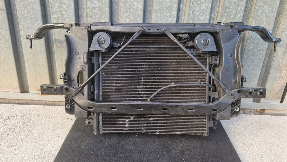 Pas przedni Jeep Wrangler JL Rubicon Sahara Sport Gladiator Chłodnice