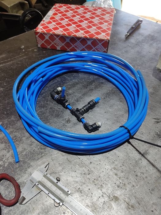 Zestaw odpowietrzenie mostów Nissan patrol gr Y60 Y61 gu4