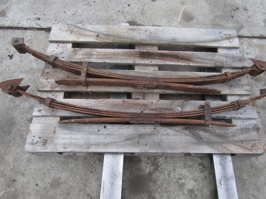 Nissan Navara D40 2.5 DCI resor resory tył tylne komplet