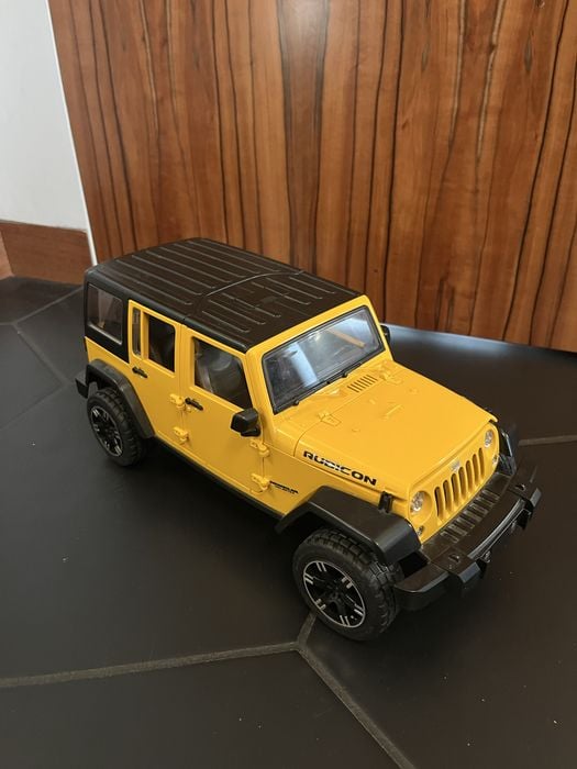 Bruder jeep wrangler rubicon żółty