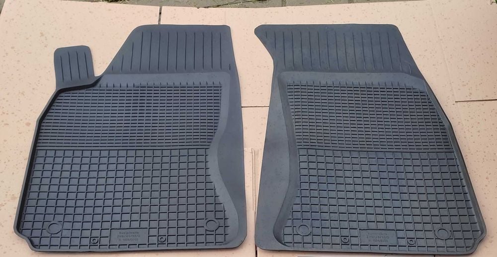 TOYOTA HILUX NOWE Dywaniki PRZÓD gumowe przednie korytka korytko
