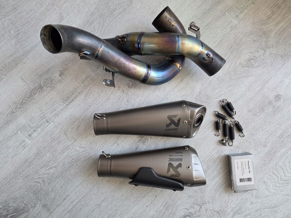 Akrapovic Ducati streetfighter v4s