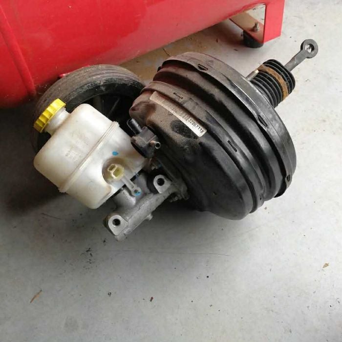 Serwo do wspomagania i pompa hamulcowa jeep Cherokee 2,4 benzyna
