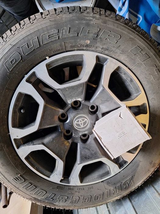Kompletne koła Toyota Hilux 2023