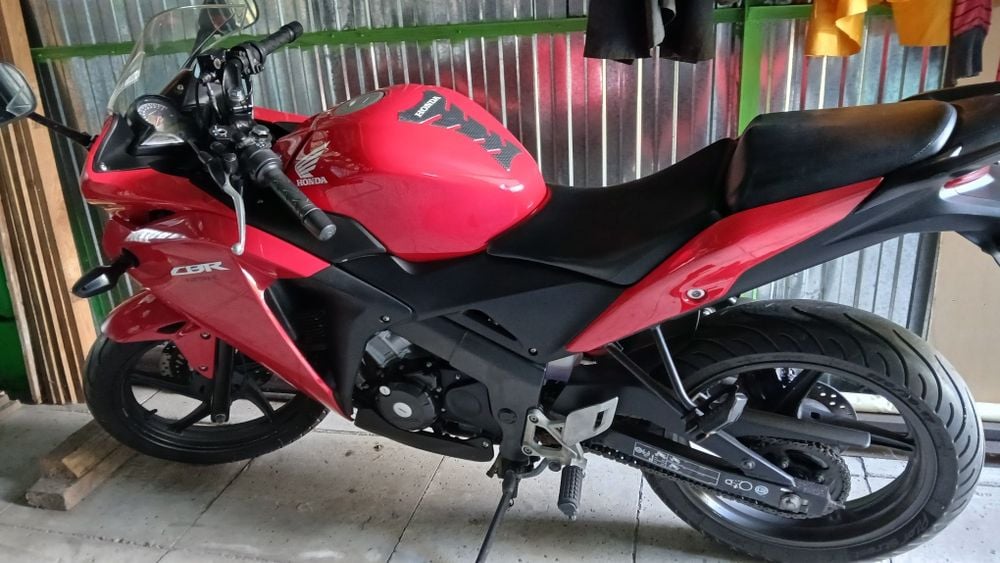 Motocykl Honda cbr125r