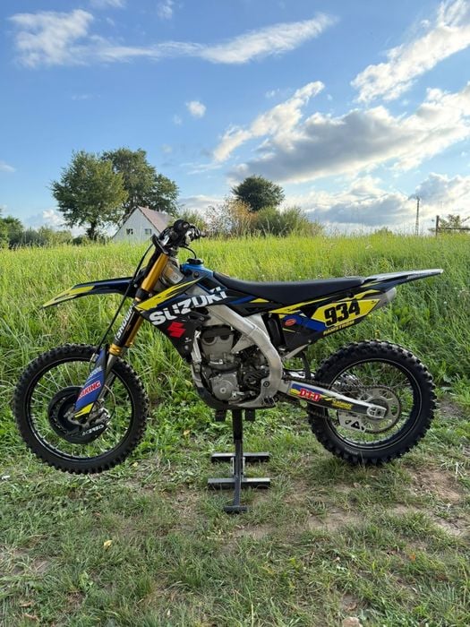 Suzuki RM-Z 450cc 2018 – zawias RG3 / 3 komplety plastików / 54 mth od