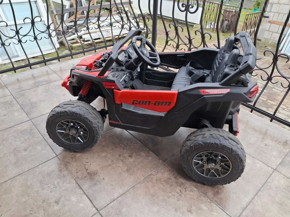 Buggy Can-Am Maverick 24V 4x4 800W pilot – jak nowe
