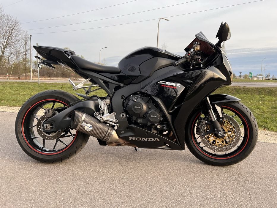 Honda CBR1000rr 2013r (bez ABS) wersja poliftowa, Stan bardzo dobry (nie r1, zx10r, s1000rr, rsv4)