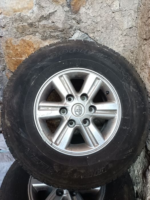 Koła aluminiowe toyota  od 2005 6x139,7.  M12 x 1,5 OC 106,1 mm ET 30