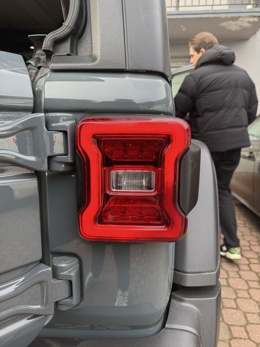 Lampy tylne Jeep Wrangler JL Europa Konwersja Usa Polskie Menu Mapa Carplay Kodowanie Dojazd do klienta