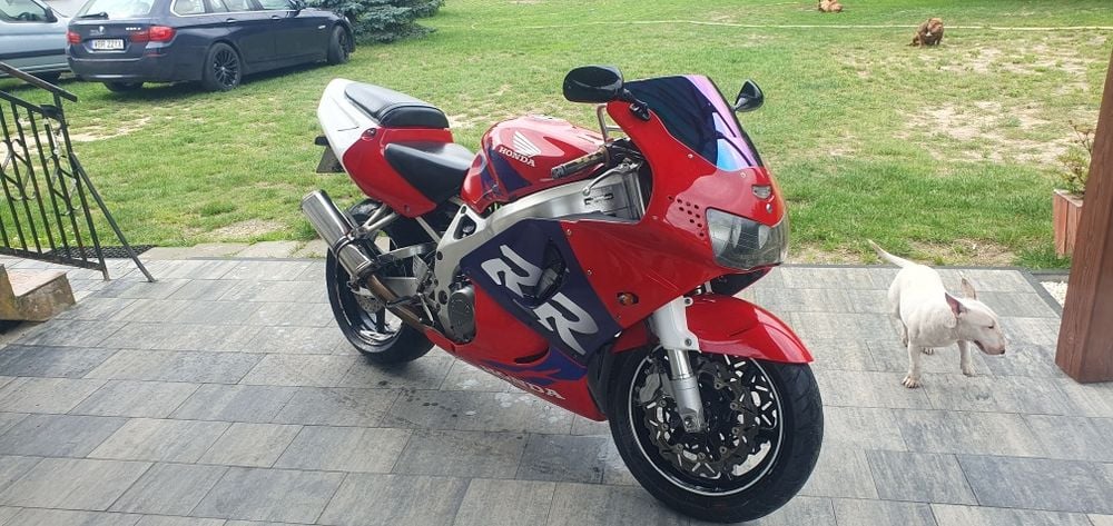 Honda cbr 900 rr.