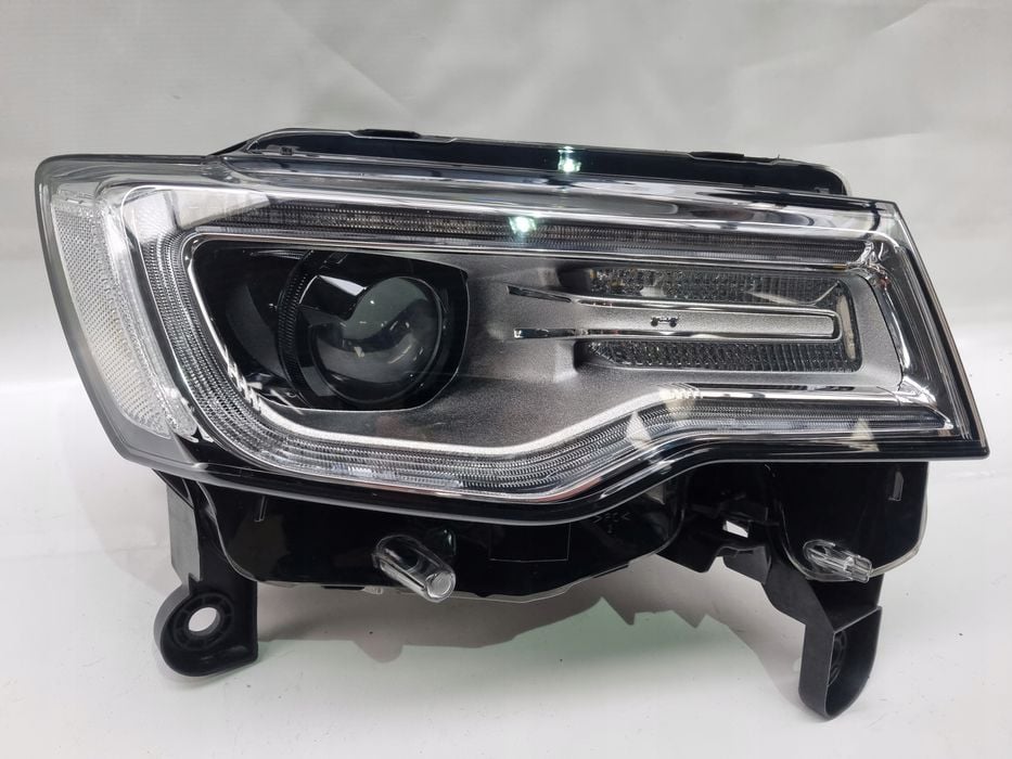 jeep cherokee wk2 bi xenon prawa lampa 6826666ah