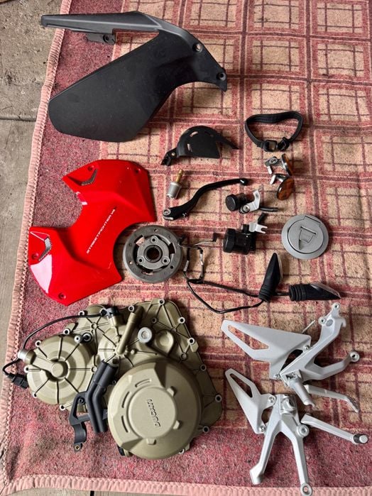 Ducati Streetfighter V4s części