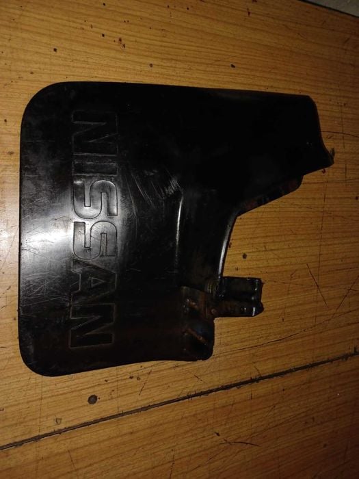 Nissan Patrol Y60 chlapacz przedni lewy