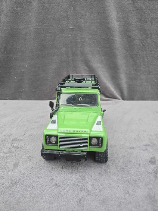 Bruder Land Rover Defender